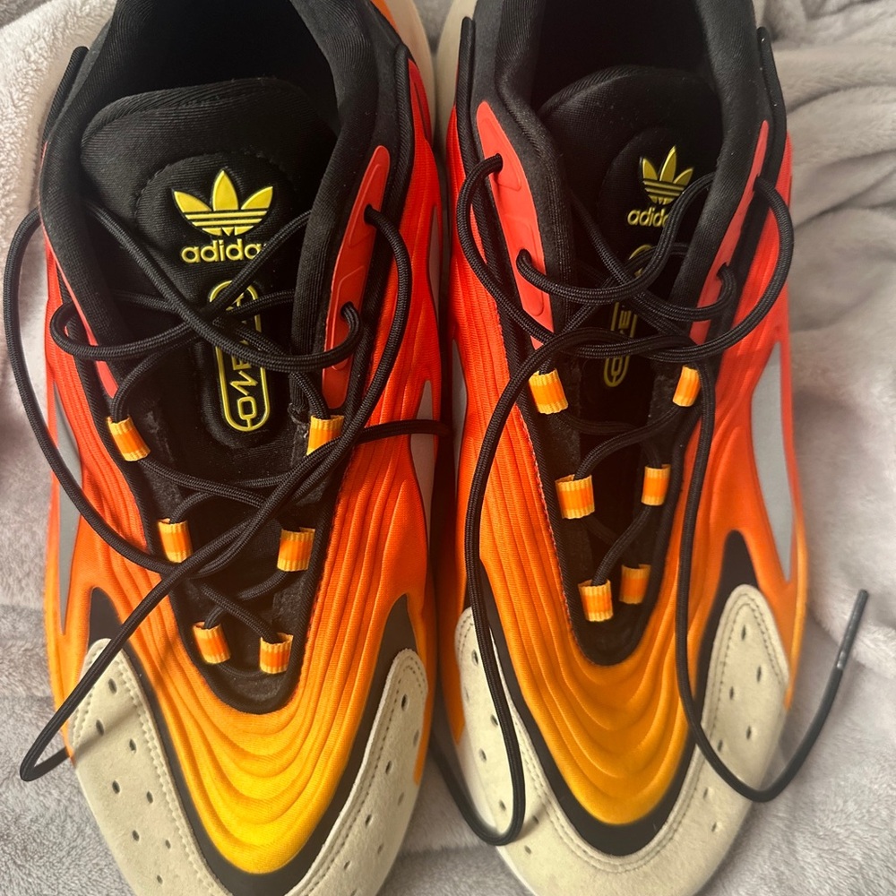Adidas Ozelia Fiery Size 11.5